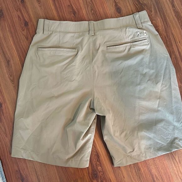 Under Armour tan athletic shorts khaki color size 36 stretch - Picture 5 of 5